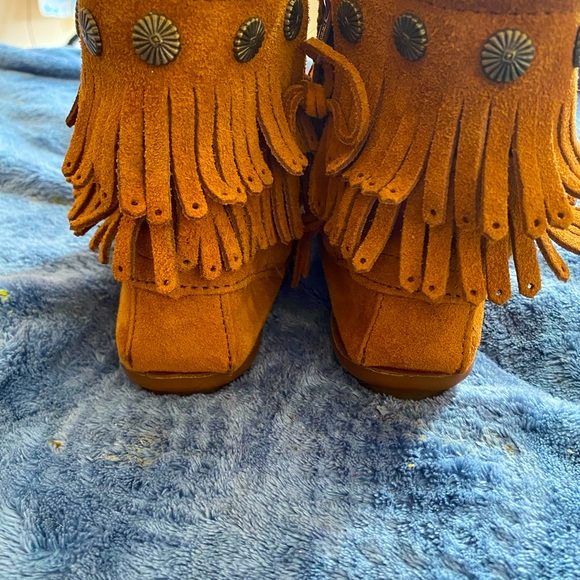 Minetonka fringe booties - Picture 5 of 7